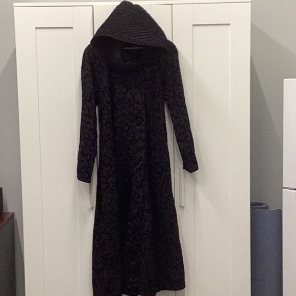 MYCRA PAC NOW black reversible hooded cape with matching bag! Great for witches! - Picture 3 of 16